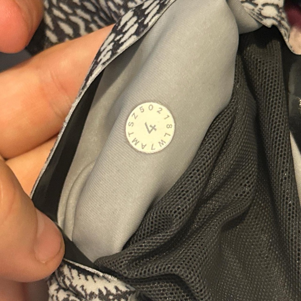 Lululemon Align Black And Gray Patterned Shorts! - image 4